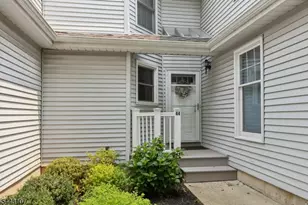 44 Lancelot Dr, Berkeley Heights Township, NJ 07922 - Photo 2