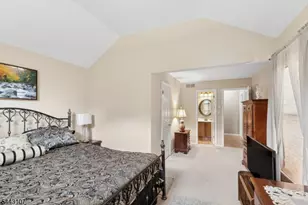 44 Lancelot Dr, Berkeley Heights Township, NJ 07922 - Photo 18