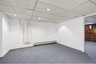 814 Willis Pl, Roselle Park, NJ 07204 - Photo 32