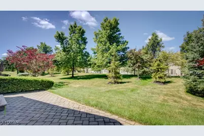 19 Republic Row, Franklin Township, NJ 08873 - Photo 8