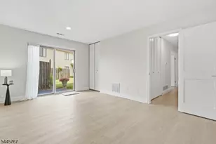 93 Gate House Ln, Edison Twp., NJ 08820 - Photo 16