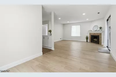 93 Gate House Ln, Edison Twp., NJ 08820 - Photo 12