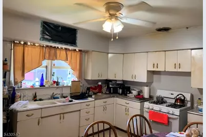 52 Lakeview Ave, Paterson, NJ 07503 - Photo 4