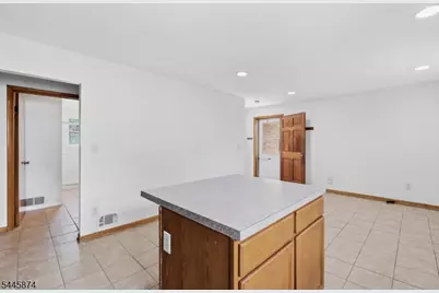 23 Canal St, Raritan, NJ 08869 - Photo 10