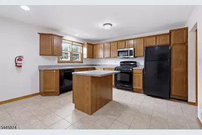 23 Canal St, Raritan, NJ 08869 - Photo 6