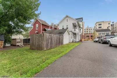 20 Bloomfield Ave, Flemington, NJ 08822 - Photo 2
