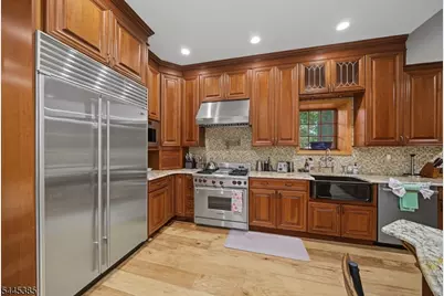 2 Thompson Rd, Parsippany, NJ 07005 - Photo 8