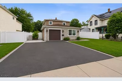 16 Adrian St, Pompton Lakes, NJ 07442 - Photo 2