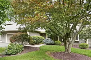 39 Hunters Cir, Tewksbury Township, NJ 08833 - Photo 2