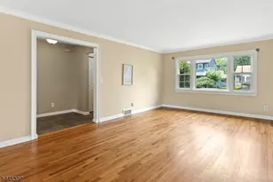 1 Aberdeen Ct, Cranford Township, NJ 07016 - Photo 4
