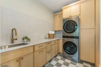 98 Haddenfield Rd, Clifton, NJ 07013 - Photo 40