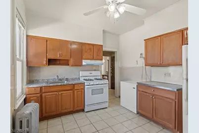 31 Temple Pl, Irvington, NJ 07111 - Photo 2