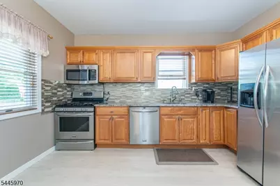 31 Zeliff Ave, Little Falls Township, NJ 07424 - Photo 12