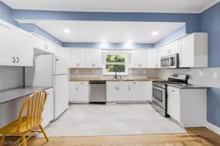 41 Elizabeth St, South Bound Brook Boro, NJ 08880 - Photo 12