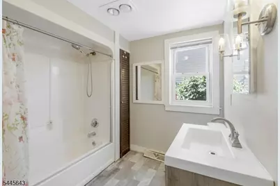 41 Elizabeth St, South Bound Brook Boro, NJ 08880 - Photo 18