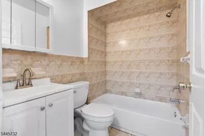 582 S 19th #1, Newark, NJ 07103 - Photo 6