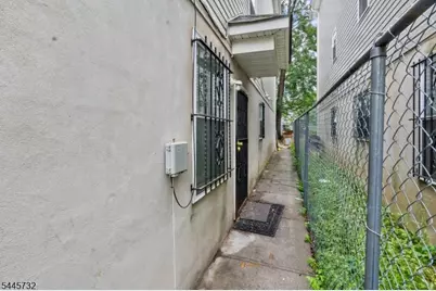 582 S 19th #1, Newark, NJ 07103 - Photo 14