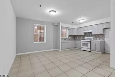 582 S 19th #1, Newark, NJ 07103 - Photo 8