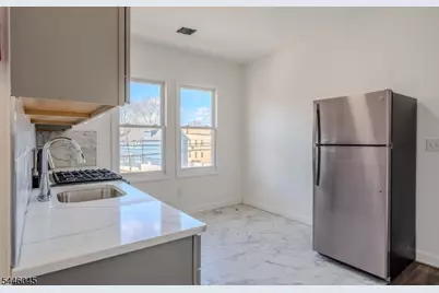 86-88 Abinger Pl #2R, Newark, NJ 07106 - Photo 2