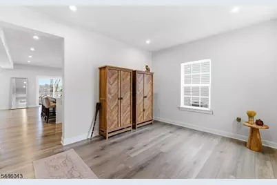 22 Oakwood Blvd, Union Township, NJ 08827 - Photo 2