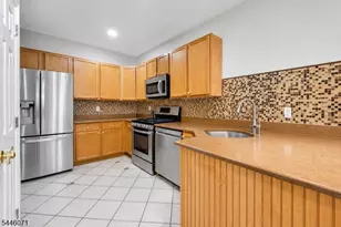 19 Gordon Cir, Parsippany, NJ 07054 - Photo 4
