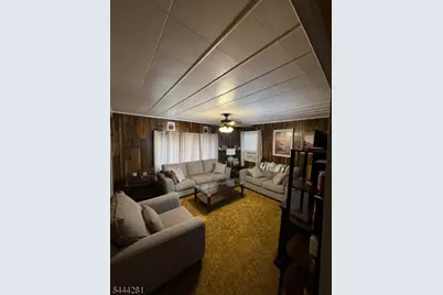 9 Chestnut St, Sussex, NJ 07461 - Photo 2