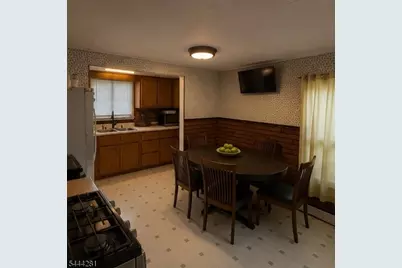 9 Chestnut St, Sussex, NJ 07461 - Photo 4