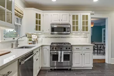 11 Windsor Pl, Montclair, NJ 07043 - Photo 14