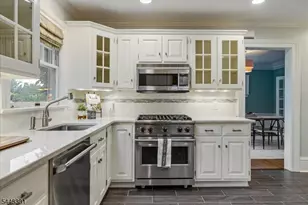 11 Windsor Pl, Montclair, NJ 07043 - Photo 14