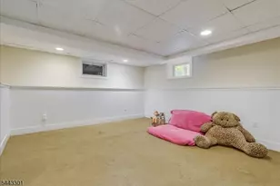 11 Windsor Pl, Montclair, NJ 07043 - Photo 24
