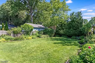 11 Windsor Pl, Montclair, NJ 07043 - Photo 28
