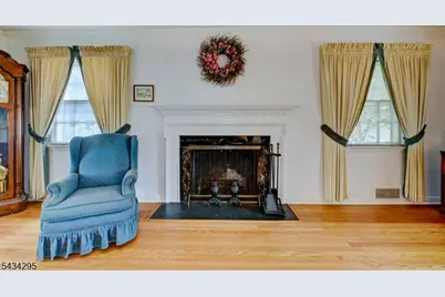 328 Plymouth Rd, Union Township, NJ 07083 - Photo 8