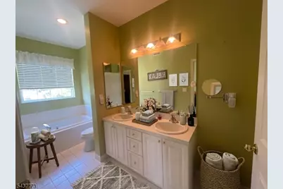 9 Buckingham Cir, White Township, NJ 07823 - Photo 8