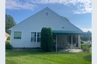 9 Buckingham Cir, White Township, NJ 07823 - Photo 2