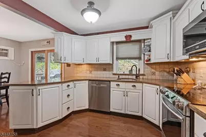 109 Valley View Trl, Sparta Township, NJ 07871 - Photo 2