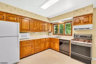 28 Southard Pl, Bernards Township, NJ 07920 - Photo 2