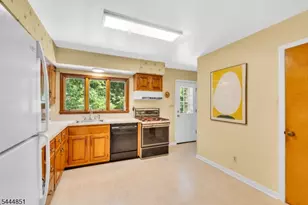 28 Southard Pl, Bernards Township, NJ 07920 - Photo 4