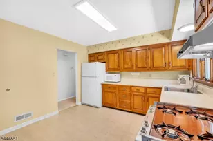 28 Southard Pl, Bernards Township, NJ 07920 - Photo 4