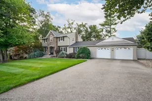68 Fieldstone Pl, Wayne, NJ 07470 - Photo 4