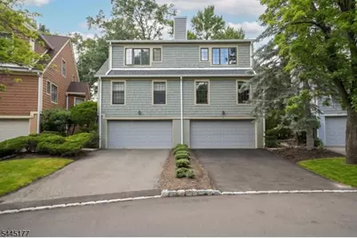 15 Nuthatcher Ct, Wayne, NJ 07470 - Photo 2