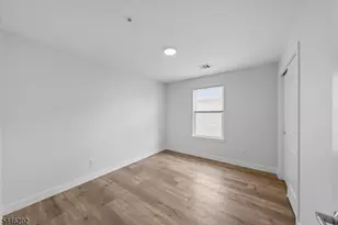 35 Woodside Pl, Newark, NJ 07104 - Photo 12