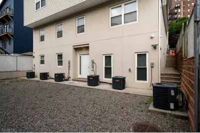 35 Woodside Pl, Newark, NJ 07104 - Photo 24