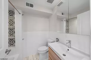 35 Woodside Pl, Newark, NJ 07104 - Photo 8
