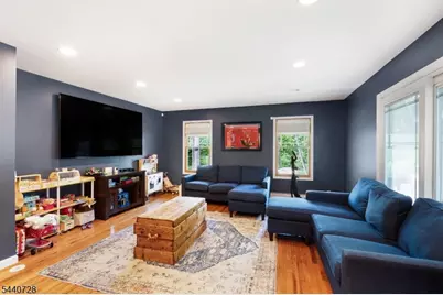 34 Orchard Sq, Caldwell, NJ 07006 - Photo 16