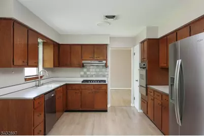 21 Saint Germain Dr, Clark Township, NJ 07066 - Photo 10