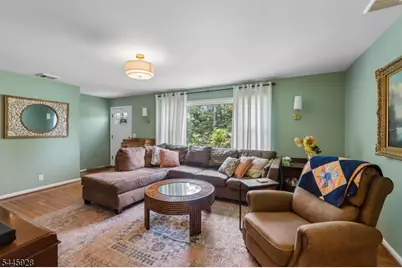 50 School Ave, East Hanover Township, NJ 07936 - Photo 4