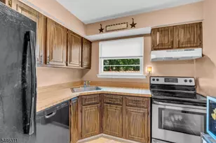 38 Deanna Dr, Hillsborough Township, NJ 08844 - Photo 10