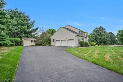 39 Meadowview Dr, Lopatcong Township, NJ 08865 - Photo 4