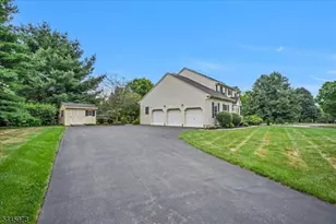 39 Meadowview Dr, Lopatcong Township, NJ 08865 - Photo 4