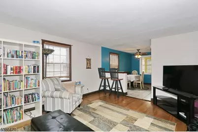 689 Crescent Dr, Bound Brook, NJ 08805 - Photo 14